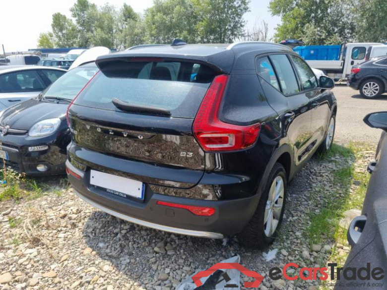 VOLVO XC40 / 2021 / 5P / SUV B3 AUTOMATICO CORE #2