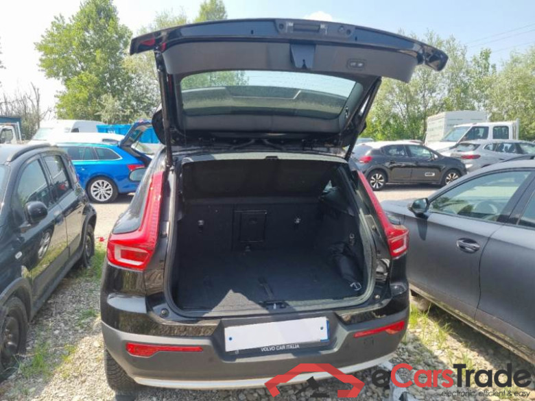VOLVO XC40 / 2021 / 5P / SUV B3 AUTOMATICO CORE #4