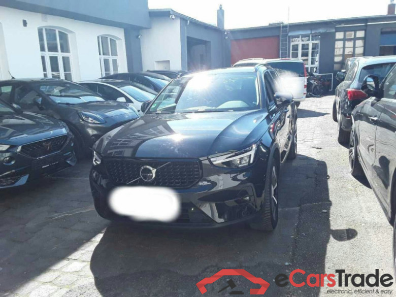 Volvo XC40 (2017->) DE - SUV5 B4 2WD EU6d, Plus Dark (EURO 6d), (Facelift) 2022 - 2024 #1