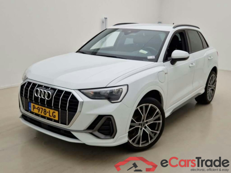 AUDI Q3 45 TFSI e S edition #1