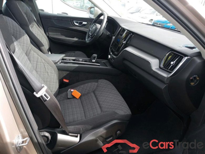 VOLVO XC60 / 2017 / 5P / todoterreno 2.0 T6 AWD Recharge Core Auto #6