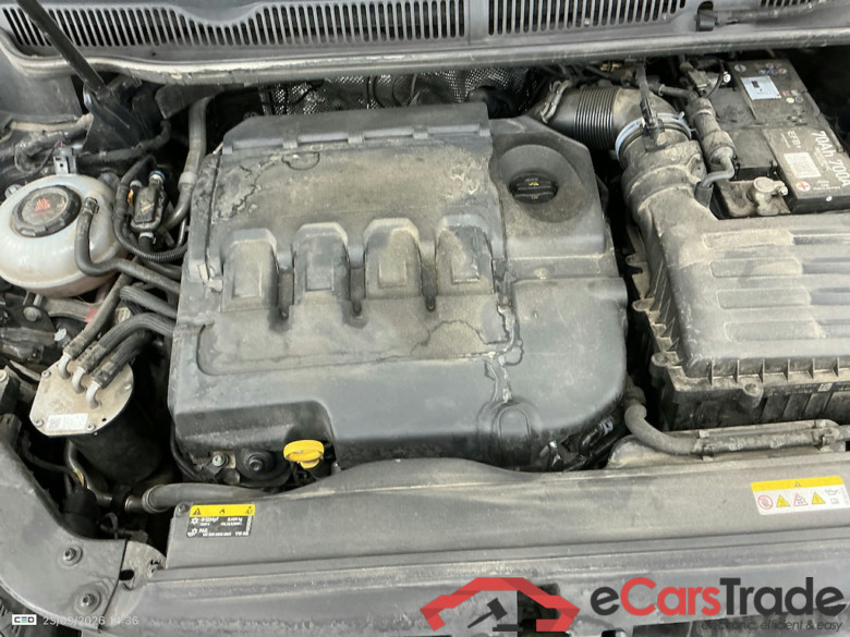 VOLKSWAGEN TOURAN DIESEL - 2015 2.0 TDi SCR Highline DSG (EU6.2) #5