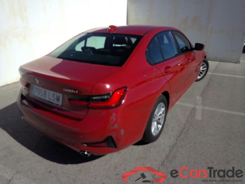 BMW Serie 3 / 2018 / 4P / sedán 318d Auto. #2