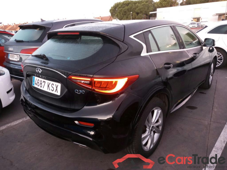 INFINITI Q30 / 2016 / 5P / berlina con portón 1.6T 90kW (122CV) PREMIUM #2