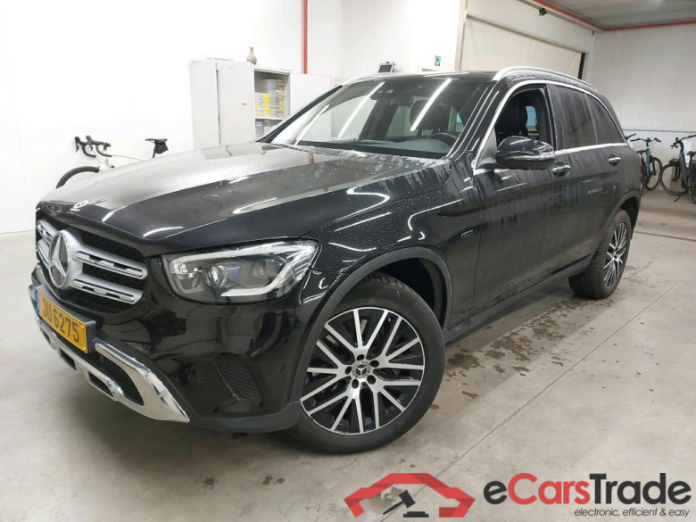 MERCEDES - MER GLC 300 de 4MATIC 306PK DCT Business Solution & Pack Plus & Pack Luxury With 19 Inch & Pano Roof  * HYBRID *