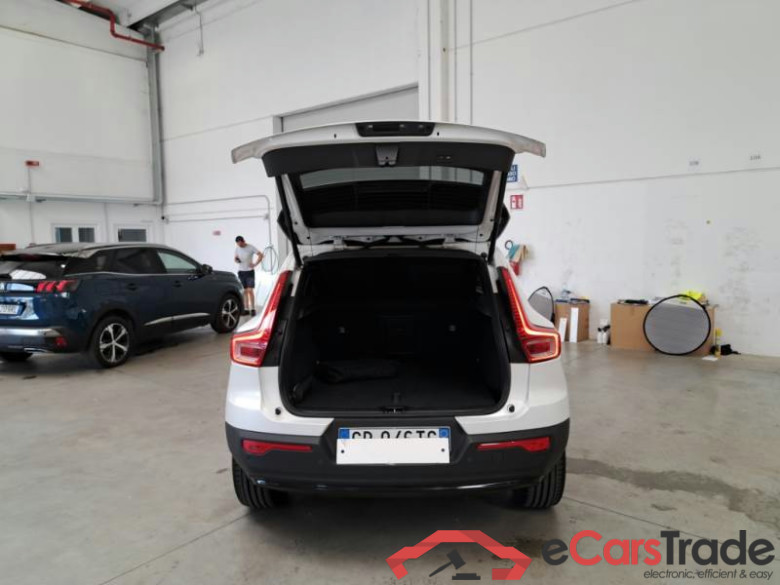 VOLVO XC40 / 2021 / 5P / SUV B3 AUTOMATICO PLUS DARK #4