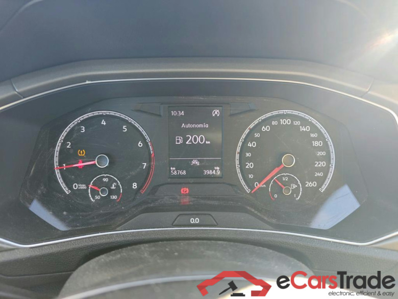 VOLKSWAGEN T-Roc / 2017 / 5P / todoterreno Advance 1.0 TSI 81kW (110CV) #4