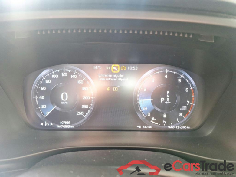 VOLVO XC40 2.0 B4 GEARTRONIC MOMENTUM PRO