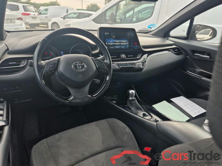 TOYOTA C-HR / 2016 / 5P / todoterreno 1.8 125H Advance (CX) #3