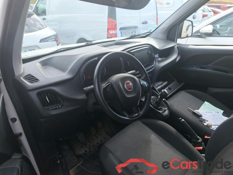 FIAT Doblò Cargo/2015/4P/furgón derivado de turismo Cargo SX 1.6 Mjet 66kW (90CV) (AC) #3