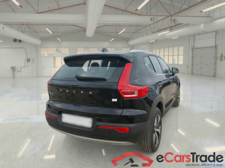 VOLVO XC40 / 2017 / 5P / SUV T5 PLUG-IN HYBRID AUTO RECH INSCRIP EXPR #2